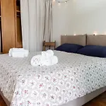 Pila- In Out- Yumi Apartment